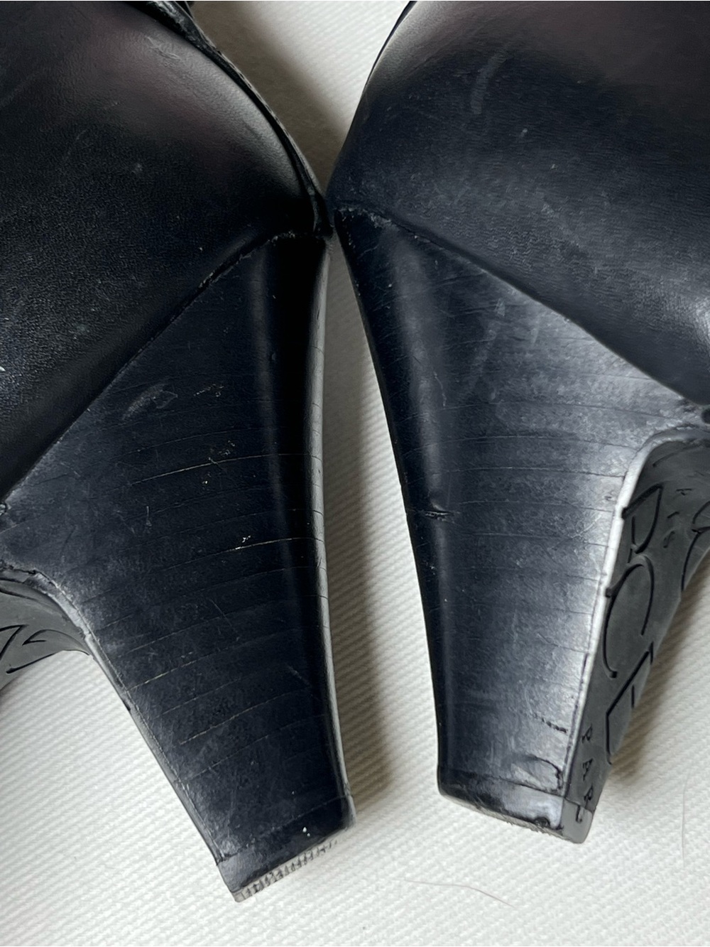 BCBG PARIS CANIKA BLACK LEATHER ANKLE BOOTS BOOTIES HEELS Sz 8.5 - Picture 5 of 9